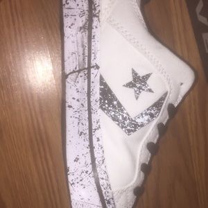 *CUSTOMIZED PAINT SPLATTERED CONVERSE*